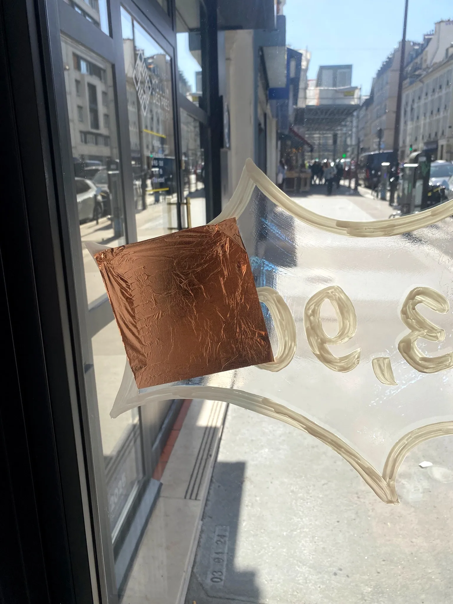 Pose d’une feuille de cuivre sur la bulle de prix, vue depuis l’intérieur