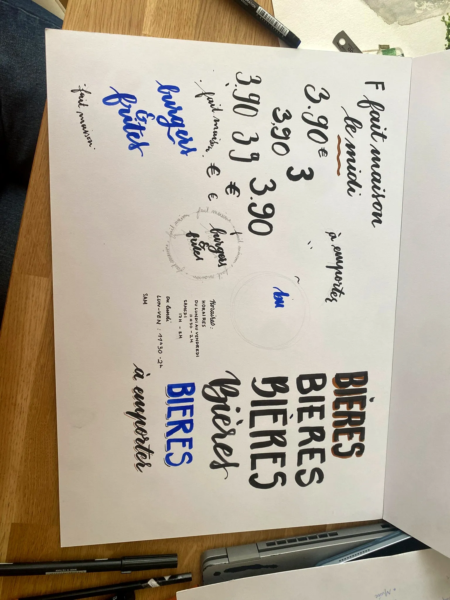 Feuille d’essais de calligraphie : prix, « fait maison le midi », « bières »