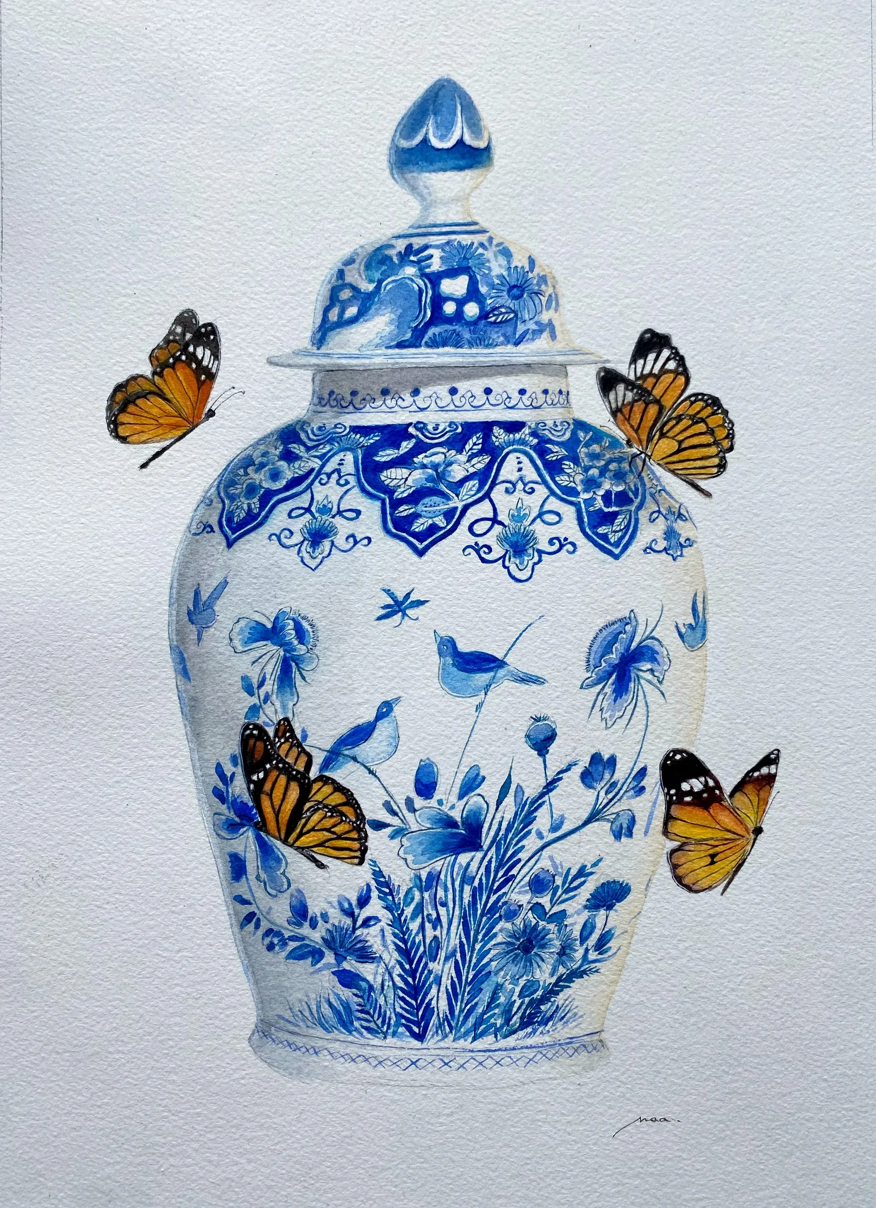 Vase en porcelaine bleue et blanche entouré de papillons monarques, aquarelle
