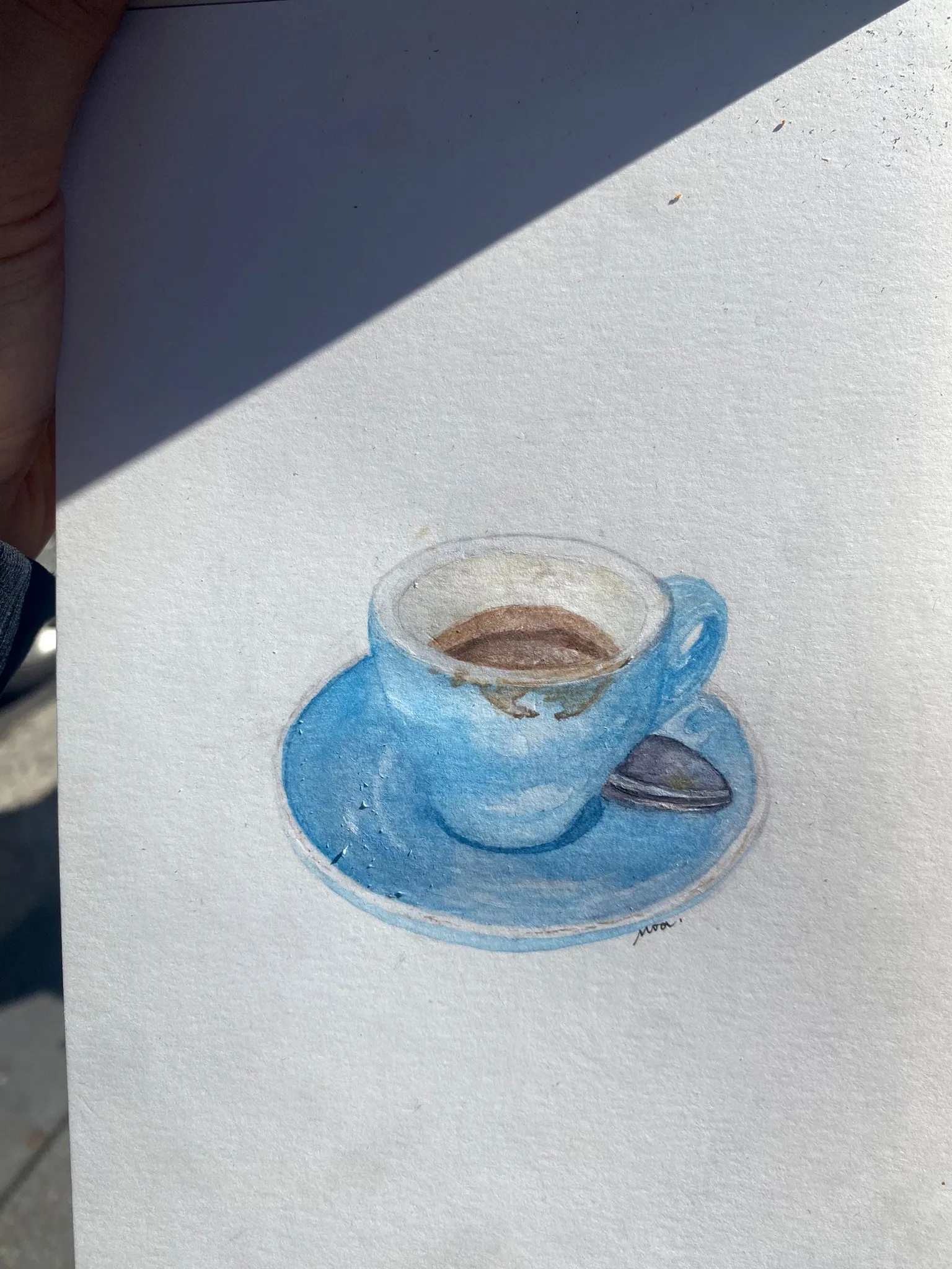L'aquarelle de la tasse, photographiée en terrasse